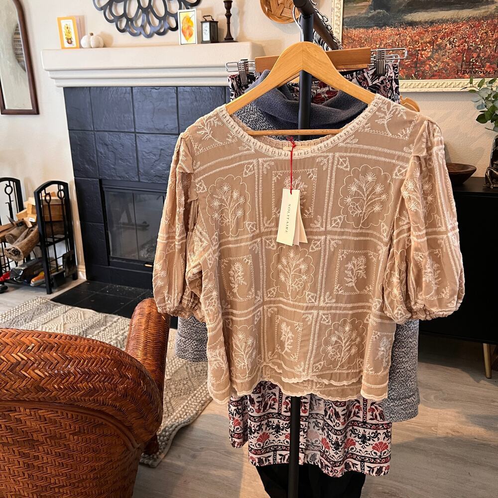 Solitaire Blouse Womens Size Large Beige & Ivory Floral Embroidery Patch Work - Picture 16 of 16